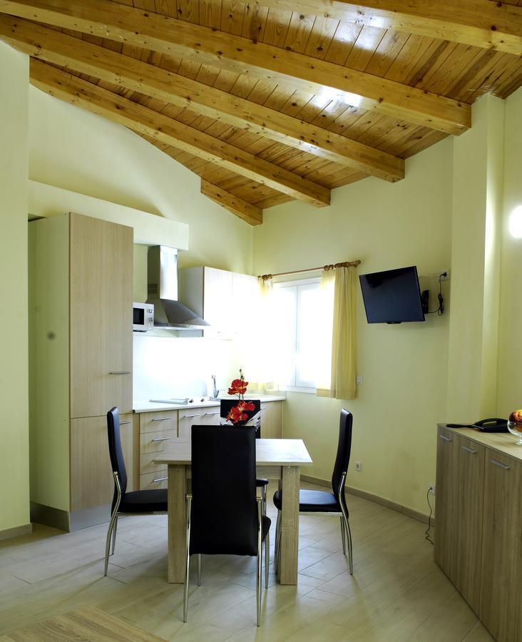 Apartamentos Giuliano Емпуріабрава Екстер'єр фото