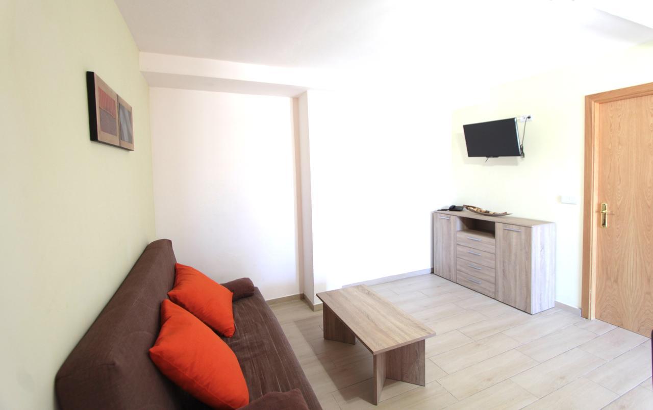 Apartamentos Giuliano Емпуріабрава Екстер'єр фото