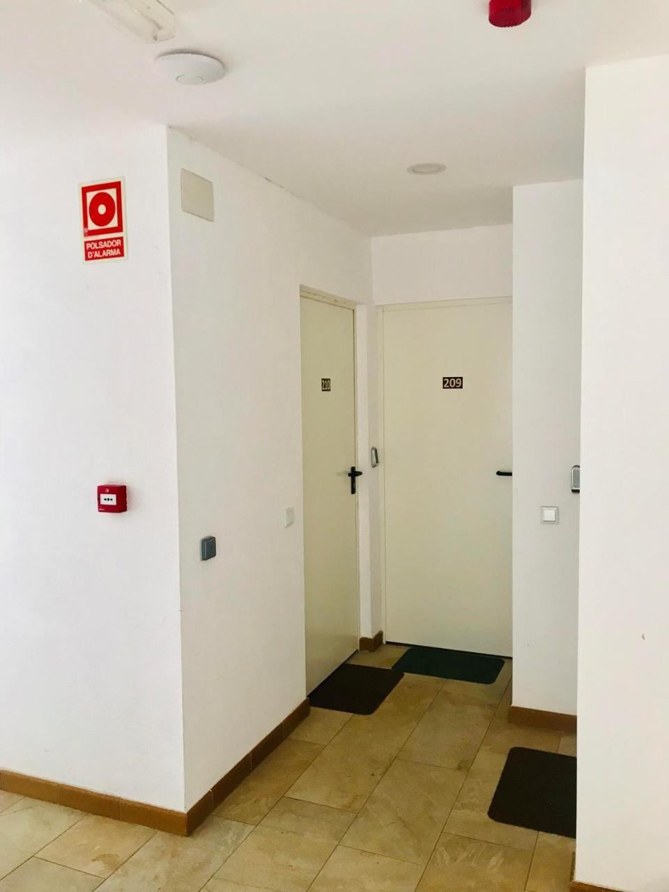 Apartamentos Giuliano Емпуріабрава Екстер'єр фото